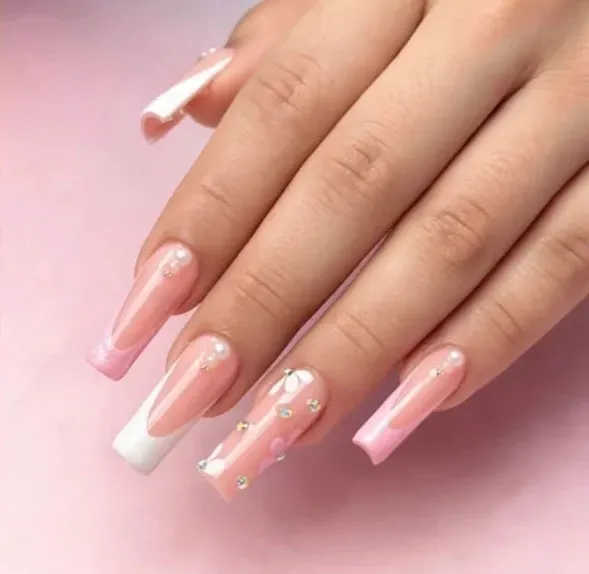 Francesa rosa pastel con perlas